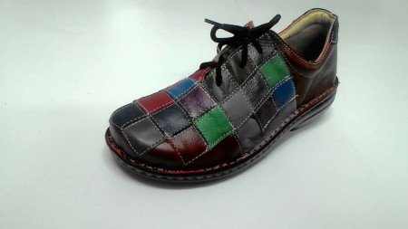 長慶鞋廠自製手工縫製。（圖：長慶鞋業提供）