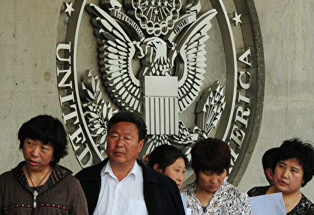 中國有超過270萬中國公民持有10年美國簽證。（Mark RALSTON／AFP）