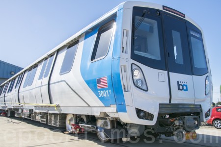 舊金山灣區捷運新車廂到了 測試後年底上路