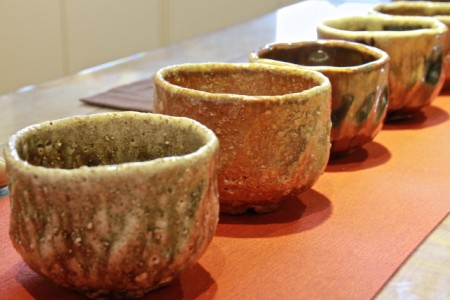 每个柴烧出来的釉母茶碗都有其特质。（许享富 /大纪元）