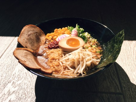 日本拉面餐廳Uma Uma -- Japanese Ramen and Yakitori美食。（Tae Emily Kim提供）