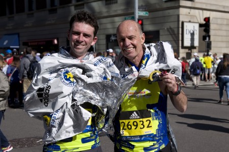 2016年波士顿马拉松，参赛选手Paul Richard及John Richard。(徐明/大纪元)