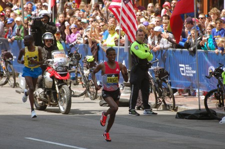 2016年波士顿马拉松，男子组季军埃塞俄比亚的Yemane Adhane Tsegay。(徐明/大纪元)