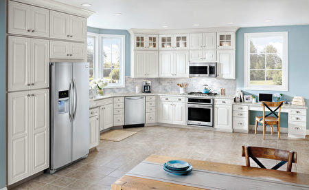 即使是白色風格的室內設計，Frigidaire的廚房家電依舊很協調。（Electrolux提供）