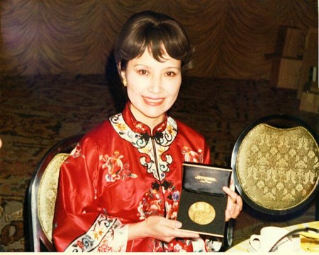 藤田梓1976年榮獲「紐約國際電影電視節」金獎。（中華蕭邦音樂基金會提供）