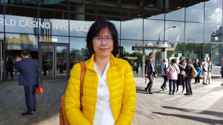 台湾法轮功人权律师团发言人朱婉琪女士在紐約參加5.13世界法輪大法日慶典活動談訴江案。（駱亞／大紀元）