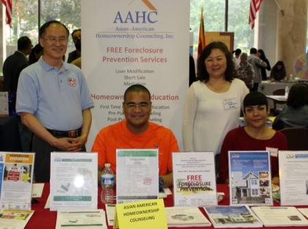 马里兰州蒙哥马利郡5月22日举行了亚裔免费资源博览会，现场为蒙郡亚裔移民提供各种资讯和咨询服务，帮助他们解决在美国社会遇到的难题。（何伊/大纪元）
