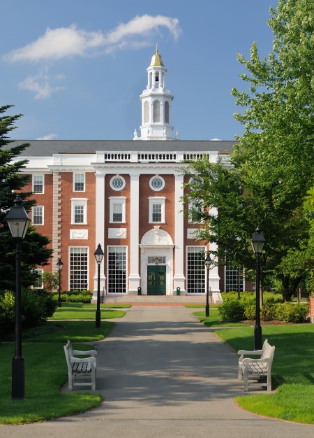 美國擁有很多世界級頂尖商學院，圖為哈佛商學院。（fotolia）