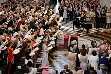 Members of the royal family on the front row (L) stand with the congregation to sing during a national service of thanksgiving for the 90th birthday of Britain's Queen Elizabeth II at St Paul's Cathedral in London on June 10, 2016, which is also the Duke of Edinburgh's 95th birthday. Britain started a weekend of events to celebrate the Queen's 90th birthday. The Queen and the Duke of Edinburgh along with other members of the royal family will attend a national service of thanksgiving at St Paul's Cathedral on June 10, which is also the Duke of Edinburgh's 95th birthday. / AFP / POOL / Matt Dunham (Photo credit should read MATT DUNHAM/AFP/Getty Images)