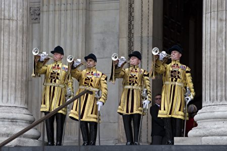 Trumpets announce the arrival of Britain's Queen Elizabeth II and Britain's Prince Philip, Duke of Edinburgh at a national service of thanksgiving for the 90th birthday of Britain's Queen Elizabeth II at St Paul's Cathedral in London on June 10, 2016, which is also the Duke of Edinburgh's 95th birthday. Britain started a weekend of events to celebrate the Queen's 90th birthday. The Queen and the Duke of Edinburgh along with other members of the royal family will attend a national service of thanksgiving at St Paul's Cathedral on June 10, which is also the Duke of Edinburgh's 95th birthday. / AFP / JUSTIN TALLIS (Photo credit should read JUSTIN TALLIS/AFP/Getty Images)