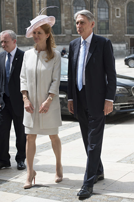 LONDON, ENGLAND - JUNE 10: Foreign Secretary Phillip Hammond and wife Susan Williams-Walker arrive for a reception at the Guildhall following the National Service of Thanksgiving for Queen Elizabeth II's 90th birthday at St Paul's Cathedral on June 10, 2016 in London, United Kingdom. (Photo by Hannah McKay - WPA Pool/Getty Images)