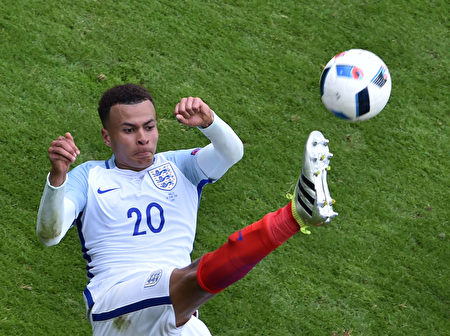 England's midfielder Dele Alli plays the ball during the Euro 2016 group B football match between England and Wales at the Bollaert-Delelis stadium in Lens on June 16, 2016. / AFP / PHILIPPE HUGUEN (Photo credit should read PHILIPPE HUGUEN/AFP/Getty Images)