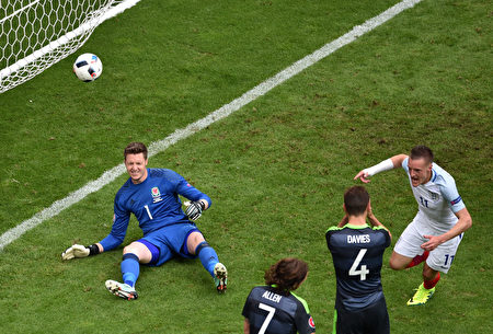 Wales' goalkeeper Wayne Hennessey (L), Wales' midfielder Joe Allen (2nd L) and Wales' defender Ben Davies (2nd R) react as England's forward Jamie Vardy (R) celebrates after his team scored the 2-1 during the Euro 2016 group B football match between England and Wales at the Bollaert-Delelis stadium in Lens on June 16, 2016. / AFP / PHILIPPE HUGUEN (Photo credit should read PHILIPPE HUGUEN/AFP/Getty Images)