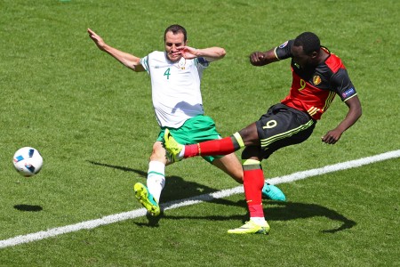 頭號攻擊手盧卡庫為比利時隊踢進第一球得分。 (Dean Mouhtaropoulos/Getty Images)