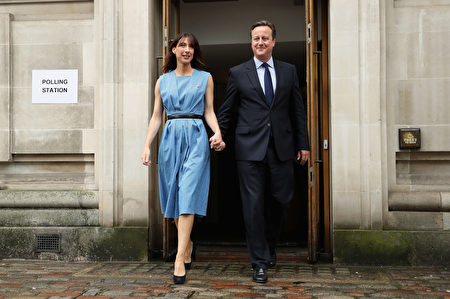 6月28日，英國首相卡梅倫夫婦投下自己的一票。 (Dan Kitwood/Getty Images)