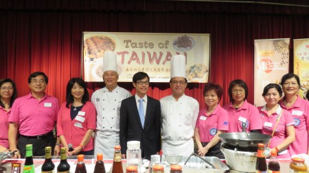 6月1日“2016年美西地区台湾美食厨艺巡回讲座”于洛侨中心举行，吸引300多位侨胞参加。（大纪元）