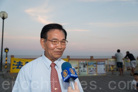 国际扶轮3510地区台东分区助理总监苏焜明强调真相要让全世界都知道。（龙芳／大纪元）