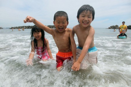 JAPAN-NUCLEAR-ACCIDENT-SUMMER-SWIMMING