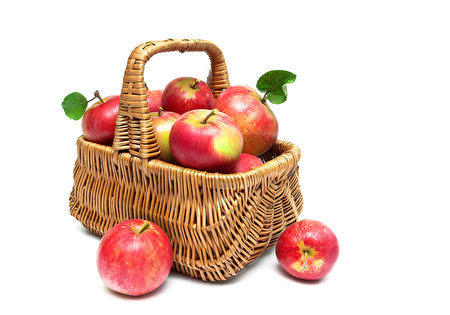 篮子装满的红苹果（fotolia）