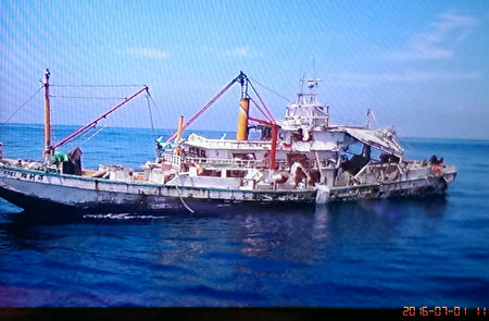高雄籍翔利昇漁船1日在澎湖東吉東南八海浬處傳出海難。（台灣台南海巡隊提供）