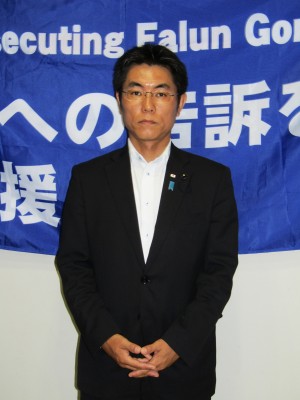 廣島縣議會議員石橋林太郎對法輪功遭受的迫害一直表示關切，並對控告江澤民活動表示全力支持。（田振宇/大紀元）