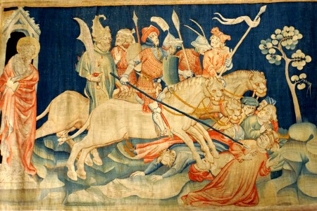 《启示录》壁毯，展示了“七天使吹七号”场景：天使吹响第六号之后，出现骑兵与马，马的头好像狮子头，有火、有烟、有硫磺，从马的口中出来，杀了人的三分之一。（维基百科公共领域）