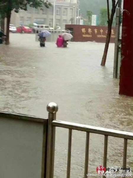 自7月18日夜開始的大暴雨，導致河北邯鄲市內澇嚴重，全市啟動「看海模式」。（網絡圖片）