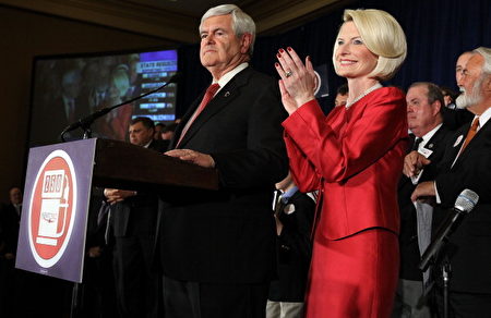 前众议院议长金里奇是川普的早期盟友。图为金里奇与其夫人在竞选活动中。 (Alex Wong/Getty Images)