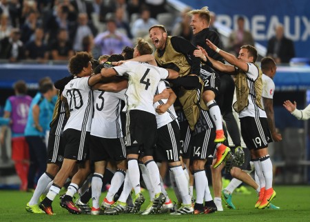 BORDEAUX, FRANCE - JULY 02: Germany players celebrate their win through the penalty shootout during the UEFA EURO 2016 quarter final match between Germany and Italy at Stade Matmut Atlantique on July 2, 2016 in Bordeaux, France. (Photo by Laurence Griffiths/Getty Images)