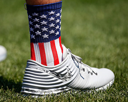 NEW YORK, NY - JULY 04: David Phelps #35 of the Miami Marlins wears Stars and Stripes socks as he warms up before a game against the New York Mets at Citi Field on July 4, 2016 in the Flushing neighborhood of the Queens borough of New York City. (Photo by Rich Schultz/Getty Images)