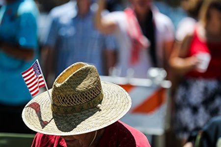 A man wears an American flag tucked into his hat while watching the 4th of July Parade in Alameda, California on Monday, July 4, 2016. / AFP / GABRIELLE LURIE (Photo credit should read GABRIELLE LURIE/AFP/Getty Images)