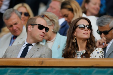 這場比賽吸引眾多明星名流到場觀戰，包括坐在皇室包廂的英國王子威廉（William）和凱特（Kate）王妃。(Andy Couldridge-Pool/Getty Images)