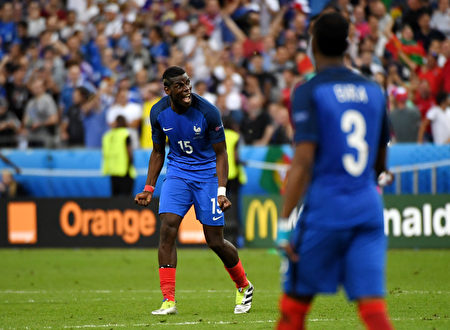 PARIS, FRANCE - JULY 10: Paul Pogba of France reacts after Portugal's first goal during the UEFA EURO 2016 Final match between Portugal and France at Stade de France on July 10, 2016 in Paris, France. (Photo by Mike Hewitt/Getty Images)