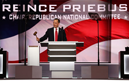 共和党全国委员会主席普利巴斯（Reince Priebus）宣布大会开幕。 (John Moore/Getty Images)