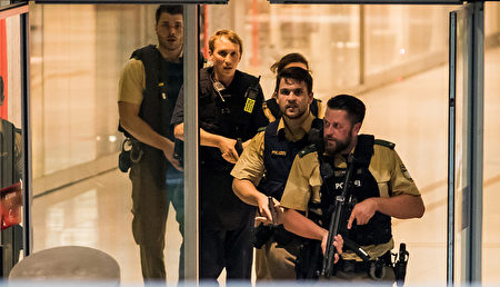 MUNICH, GERMANY - JULY 22: Police officers respond to a shooting at the Olympia Einkaufzentrum (OEZ) at July 22, 2016 in Munich, Germany. According to reports, several people have been killed and an unknown number injured in a shooting at a shopping centre in the north-western Moosach district in Munich. Police are hunting the attacker or attackers who are thought to be still at large. (Photo by Joerg Koch/Getty Images)