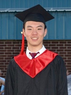 18歲的華裔學生王冠傑是約克區高中畢業考試狀元之一。（受訪者提供）