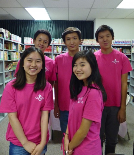 东吴青少年文艺夏令营5天活动结束，成果发表会上的学生。（张珮銮提供）
