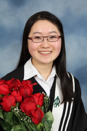 華人學生Megan Lam是約克區天主教教育局在2016年成績最好的高中畢業生。（約克區天主教教育局提供）