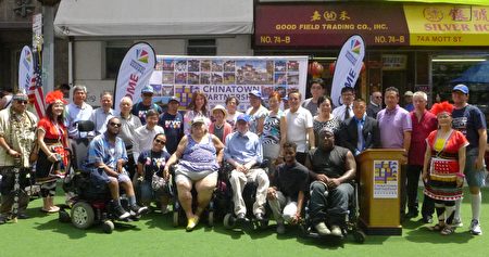 以庆祝美国残疾人法案（ADA）签署26周年为主题，华埠商业改进区与残障艺术家组织“Art Beyond Sight”等24日再度举办“夏季漫游节”。