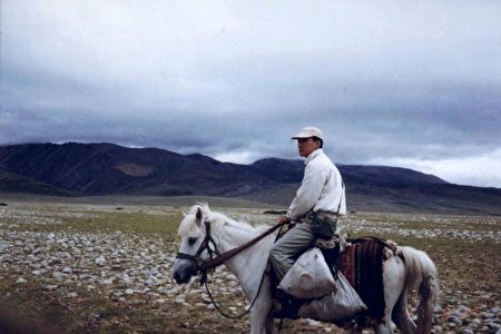 赵明1997年游西藏旅游照。(大纪元)