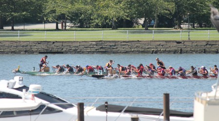 首都龙舟赛于8月27日在毗邻美国华盛顿DC的波多马克河登场。（何伊/大纪元）