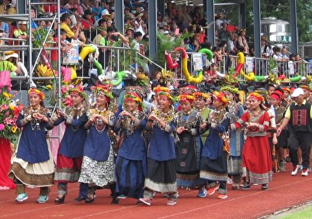 三地门乡收获祭热闹登场，10个部落族人展现各自特色。（简惠敏 /大纪元）