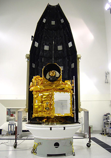 福卫2号2004年3月于火箭整流罩。（国研院提供） 