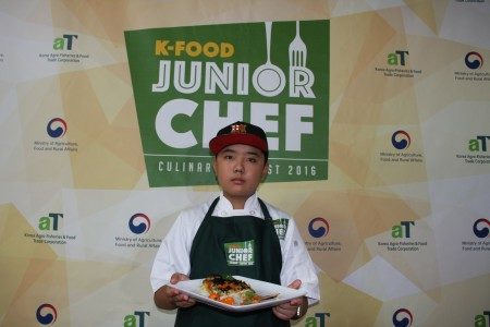 13岁的巴里（Barry）用了韩国泡菜、海苔制作“田园风光焗面”获得亚军。（徐绣惠/大纪元）