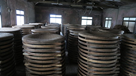 欣泰酱油酿造厂的制麹步骤。（黄俊龙提供）