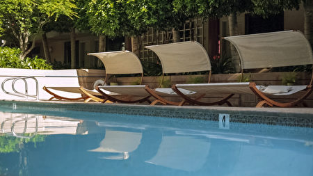 庫柏帝諾酒店的泳池畔。（Cupertino Hotel提供）