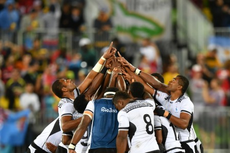 斐济在7人橄榄球项目中意外征服橄榄球的鼻祖英国人，为这个总人口不到100万的南太平洋岛国夺得奥运史上首块金牌。（AFP）