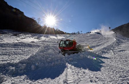 拍攝於2016年1月13日，一個即將在2018年舉行的平昌冬奧會的比賽場地正在為初次測試作準備。 (JUNG YEON-JE/AFP/Getty Images)