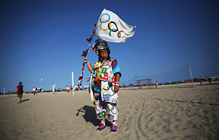 RIO DE JANEIRO, BRAZIL - AUGUST 04: Olympic tourist Vivianne Robinson, from California, poses before viewing her sixth Olympics ahead of the arrival of the Olympic torch relay in Copacabana on August 4, 2016 in Rio de Janeiro, Brazil. The Rio 2016 Olympic Games commence on August 5. (Photo by Mario Tama/Getty Images)