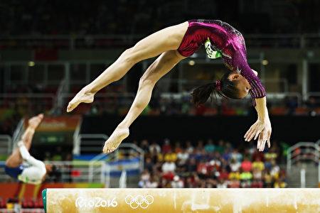 RIO DE JANEIRO, BRAZIL - AUGUST 09: Chunsong Shang of China competes on the balance beam during the Artistic Gymnastics Women's Team Final on Day 4 of the Rio 2016 Olympic Games at the Rio Olympic Arena on August 9, 2016 in Rio de Janeiro, Brazil. (Photo by Lars Baron/Getty Images)